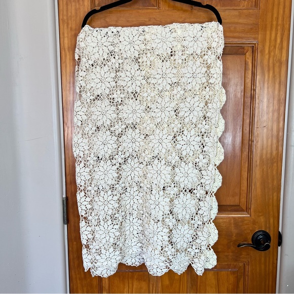 Vintage Handmade Cream Crochet Rectangle Floral Table Cloth - Picture 8 of 8